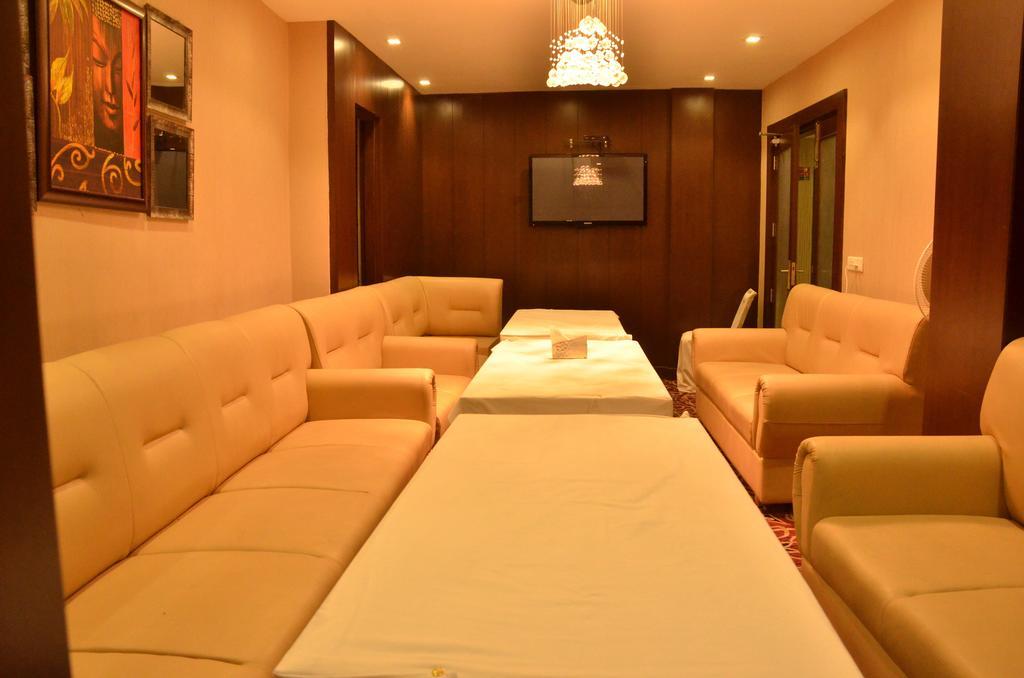 Hotel Down Town Jalandhar Buitenkant foto